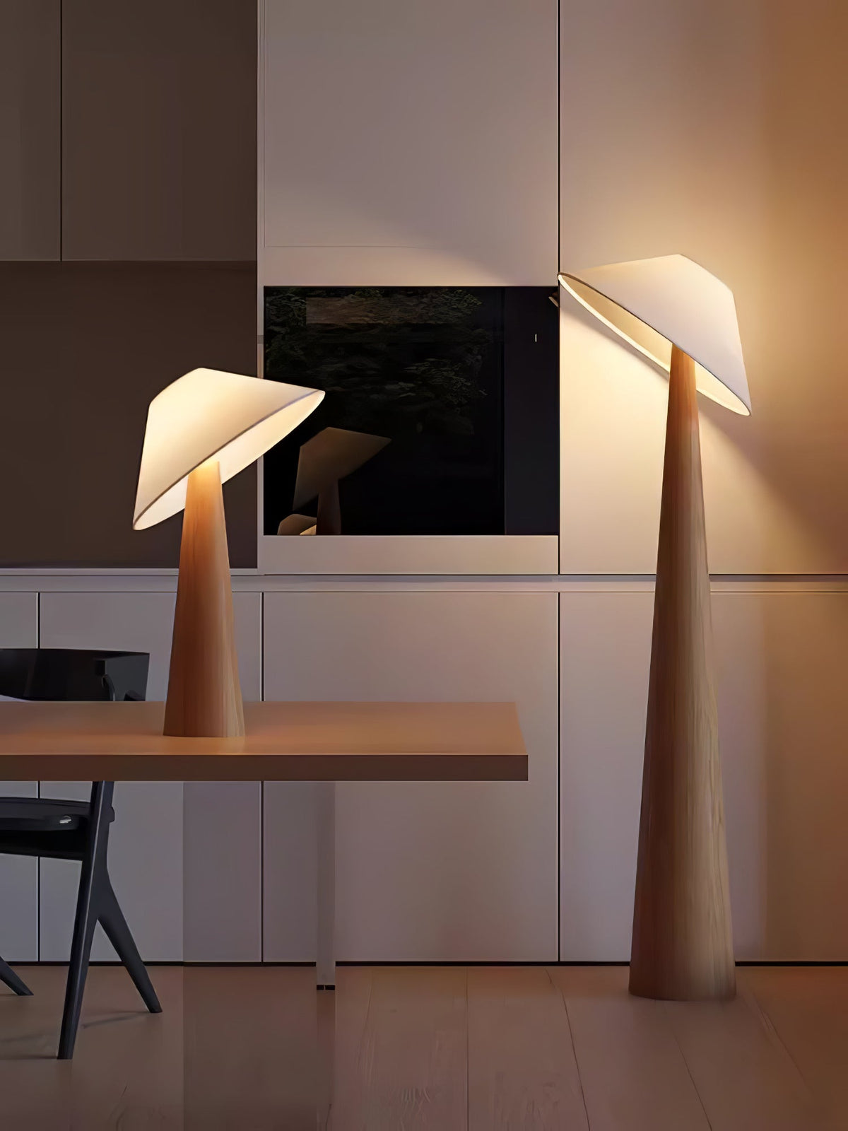 Vosile sculpturale tafellamp van hout
