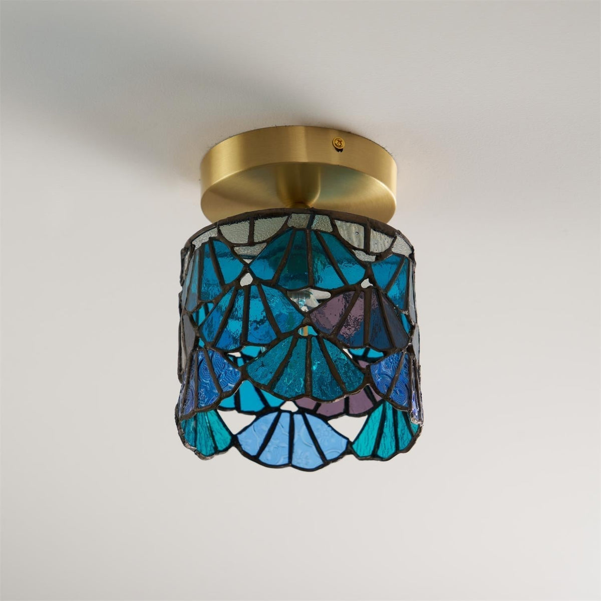 Rosavine Tiffany geëmailleerd glas semi-vlakke plafondlamp