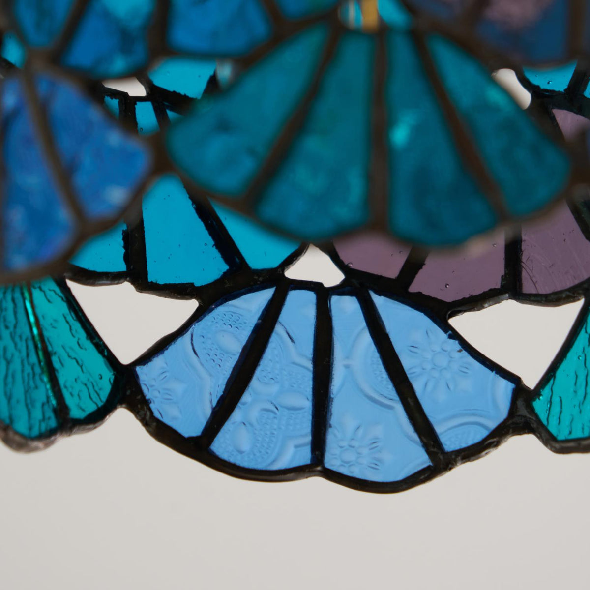 Rosavine Tiffany geëmailleerd glas semi-vlakke plafondlamp