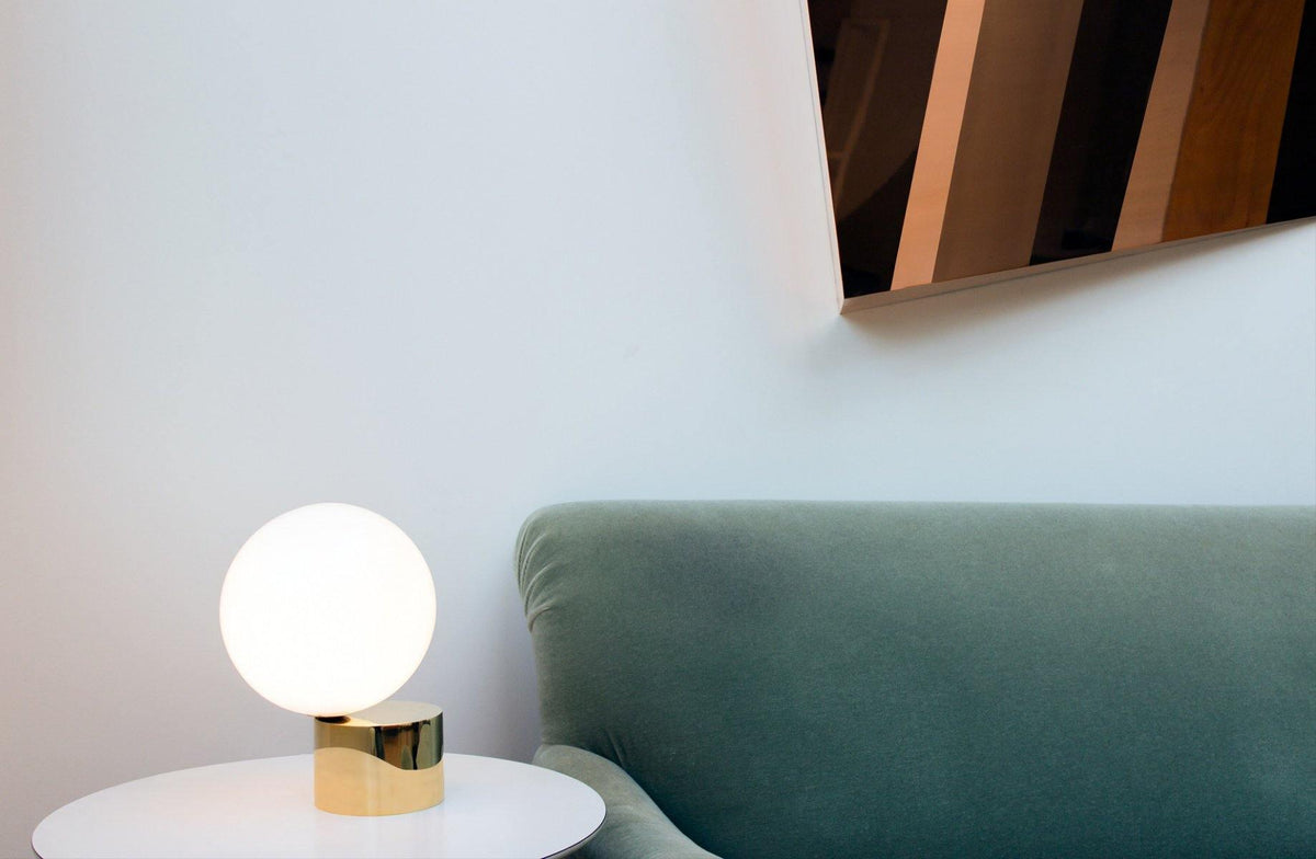 Eiraella tafellamp van glas in goudkleurige afwerking