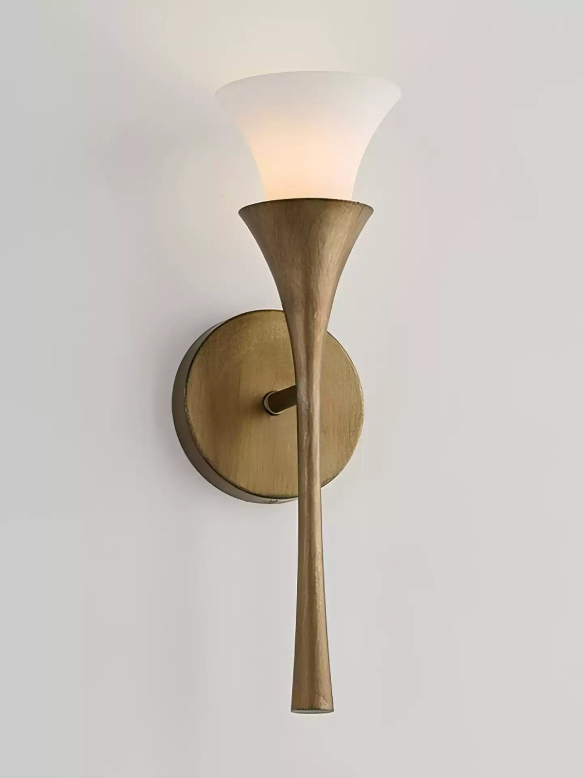 Solalette messing dubbele kegel wandlamp
