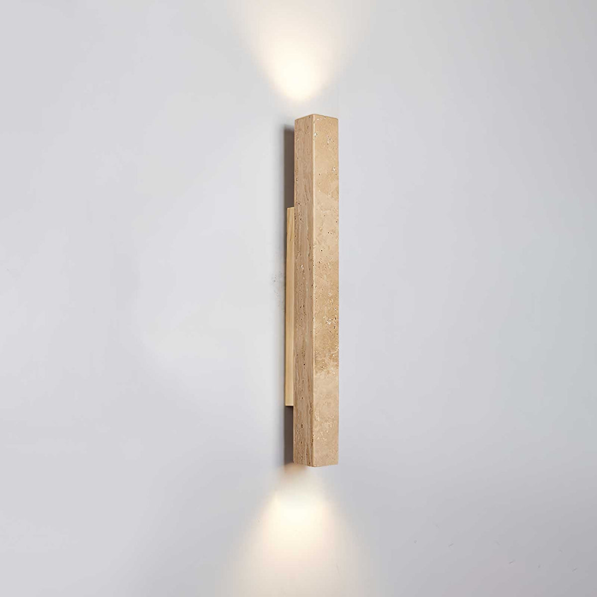 Noriira Minimalistische wandlamp van travertin