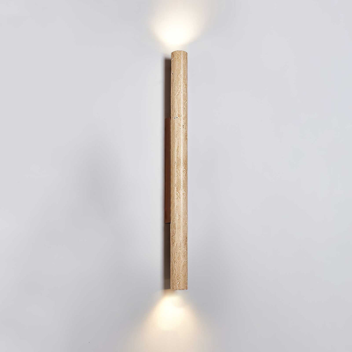 Noriira Minimalistische wandlamp van travertin