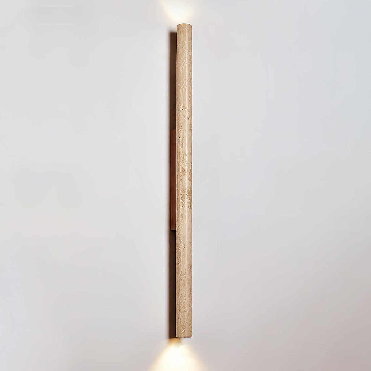 Noriira Minimalistische wandlamp van travertin