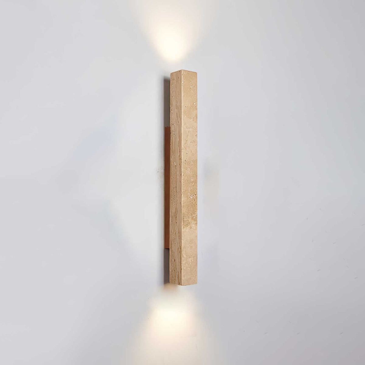 Noriira Minimalistische wandlamp van travertin