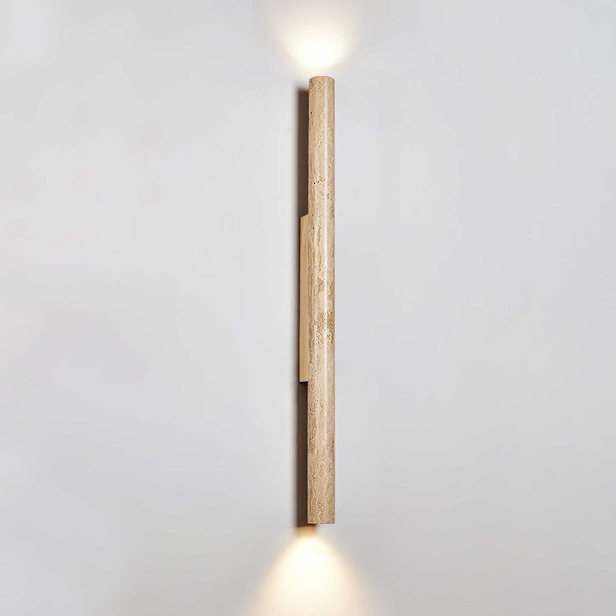 Noriira Minimalistische wandlamp van travertin