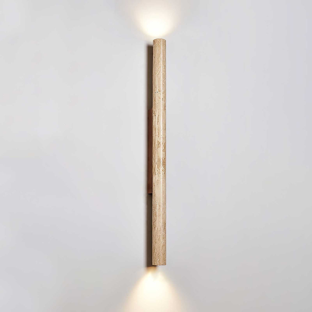 Noriira Minimalistische wandlamp van travertin