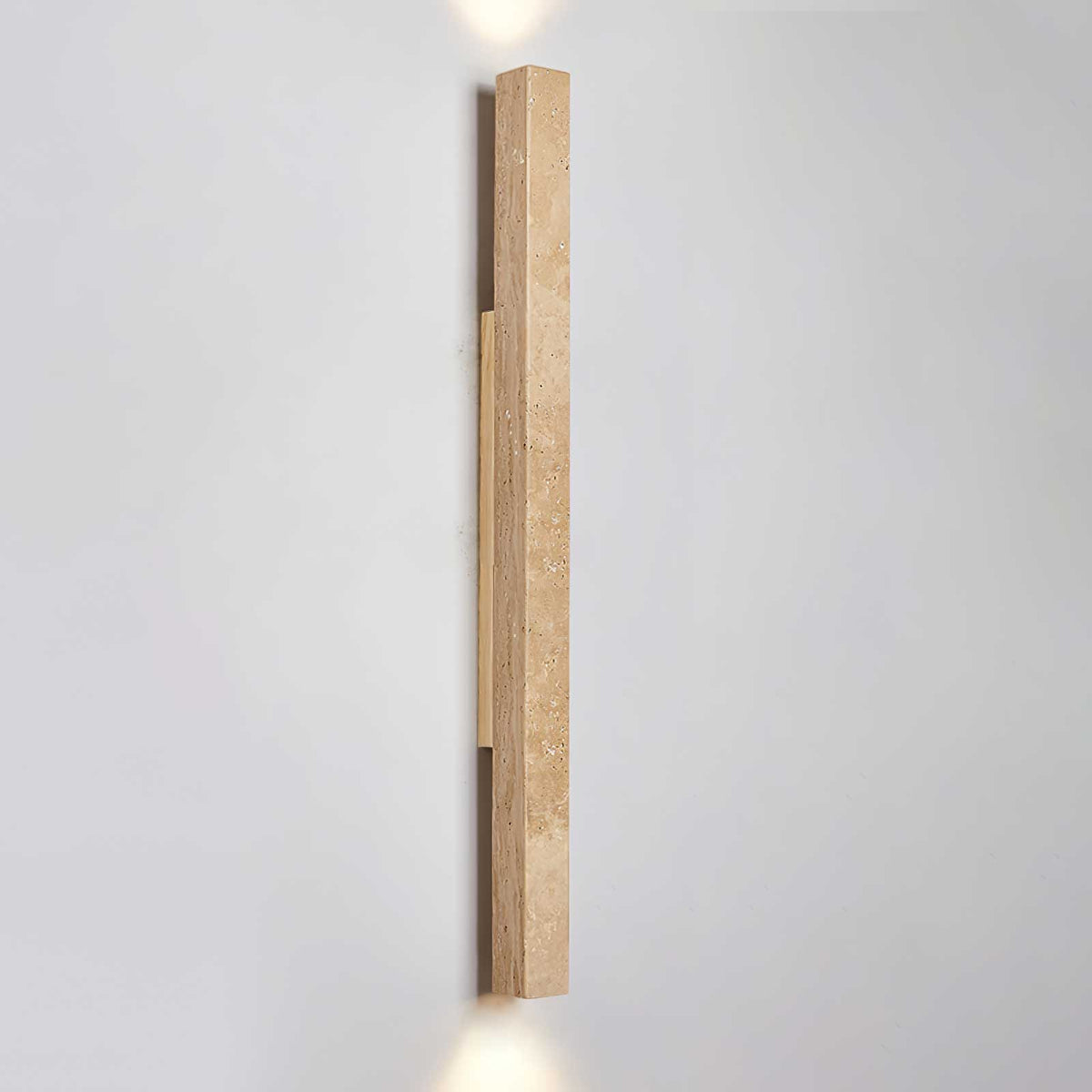 Noriira Minimalistische wandlamp van travertin