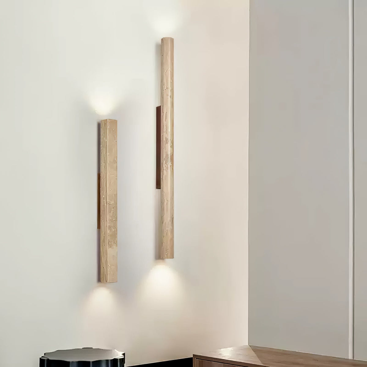 Noriira Minimalistische wandlamp van travertin
