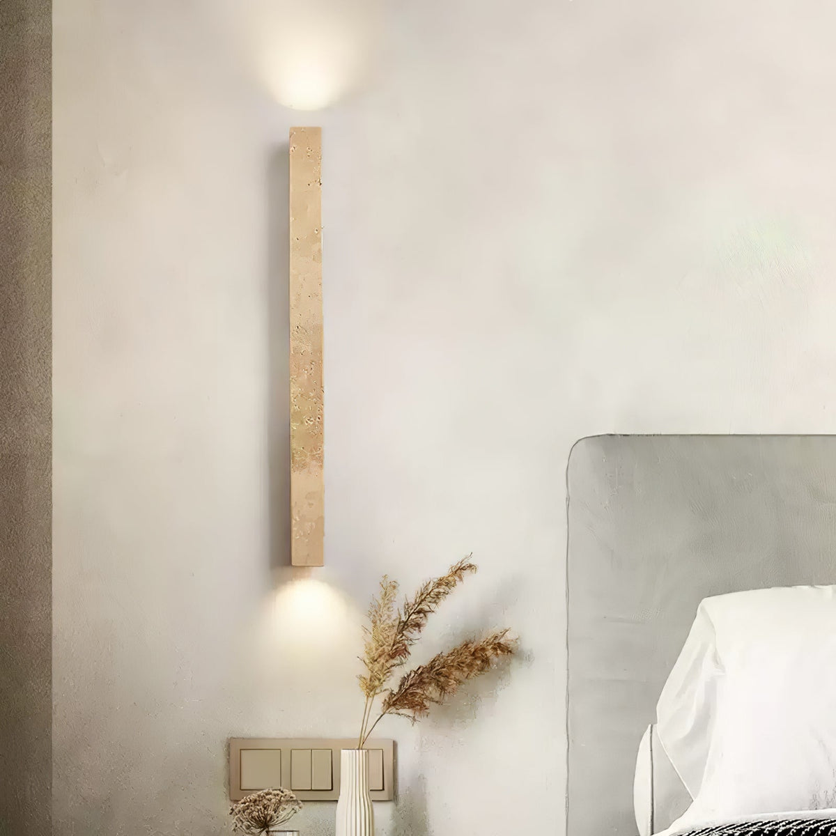 Noriira Minimalistische wandlamp van travertin
