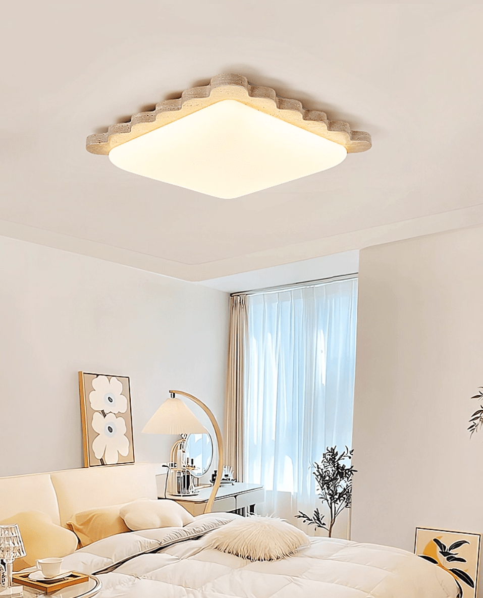 Crestwood plafondlamp in geel travertin met gebogen rand