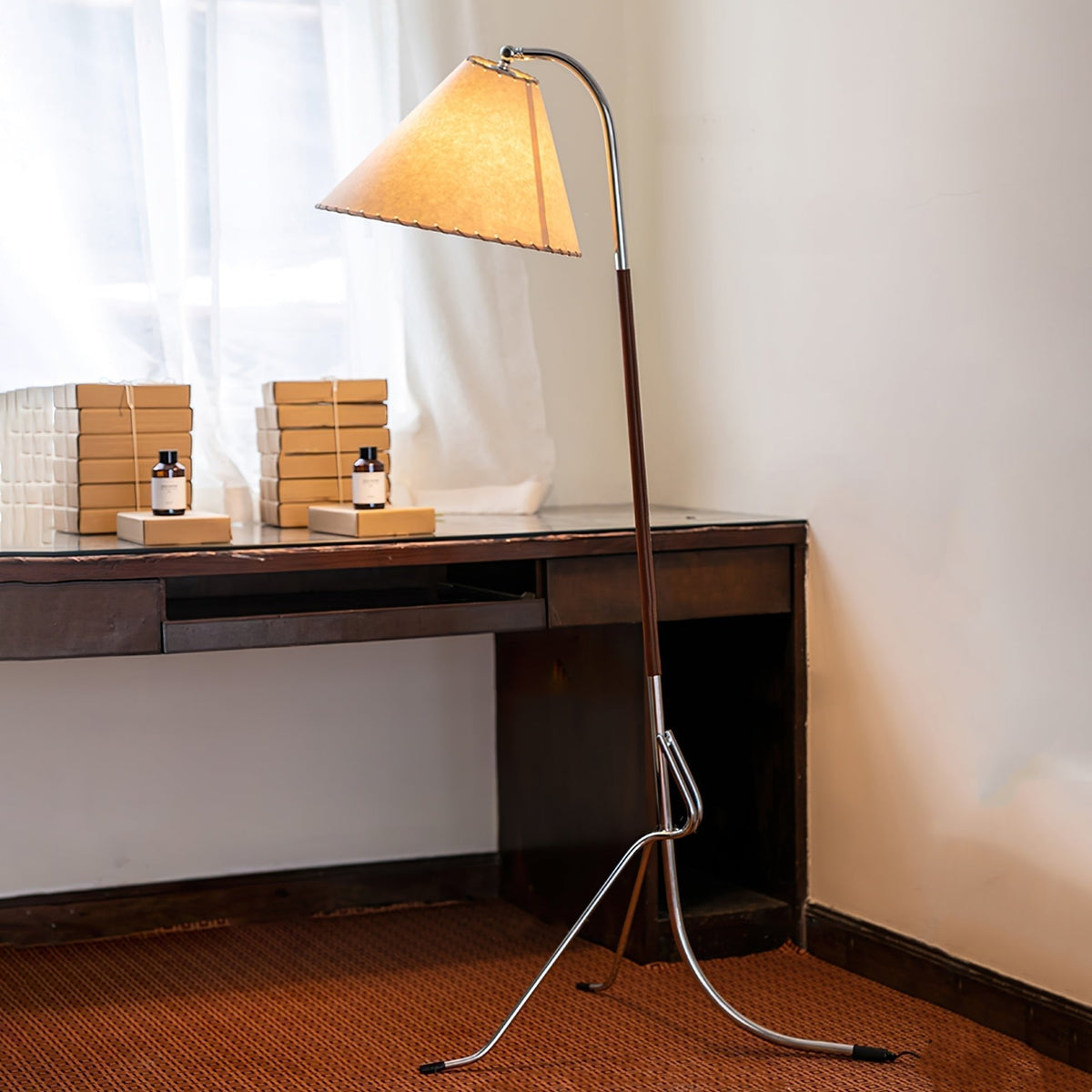 Lysandir gebogen houten vloerlamp