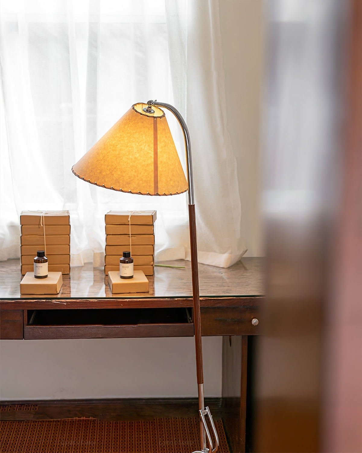 Lysandir gebogen houten vloerlamp