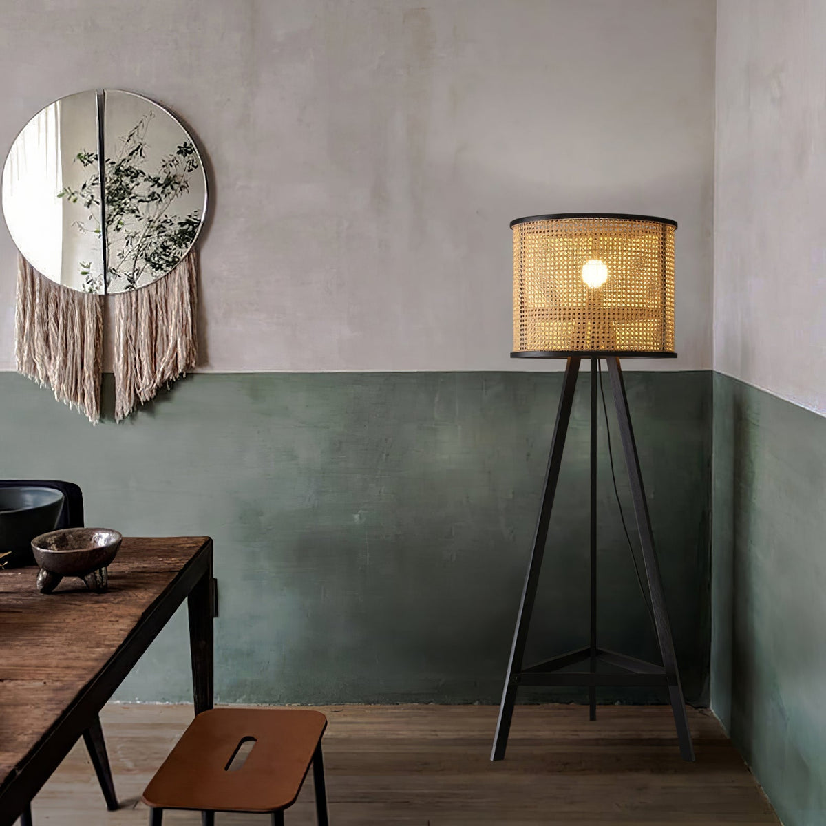 Olsolyra rotan geweven vloerlamp met driepoot en houten frame