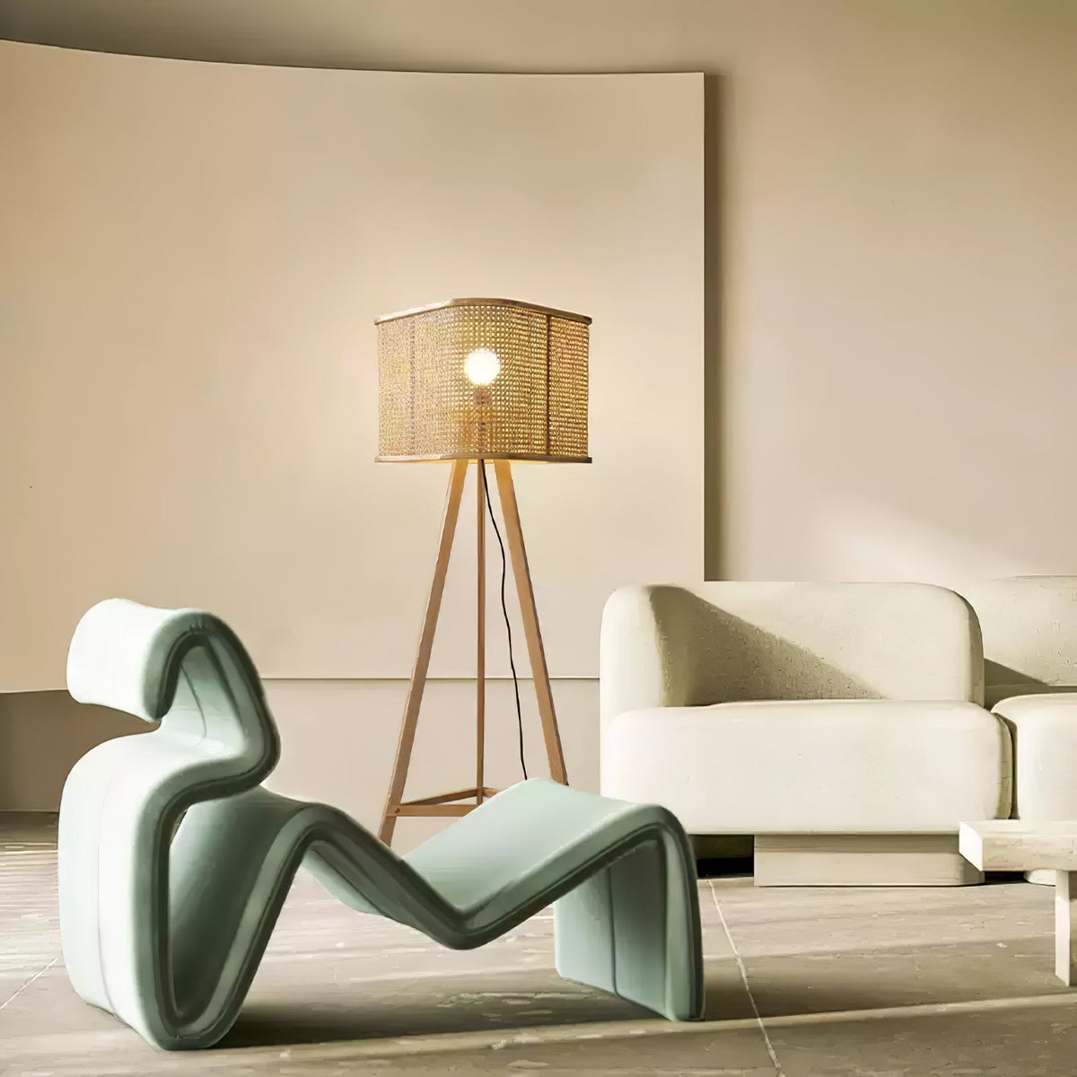 Olsolyra rotan geweven vloerlamp met driepoot en houten frame