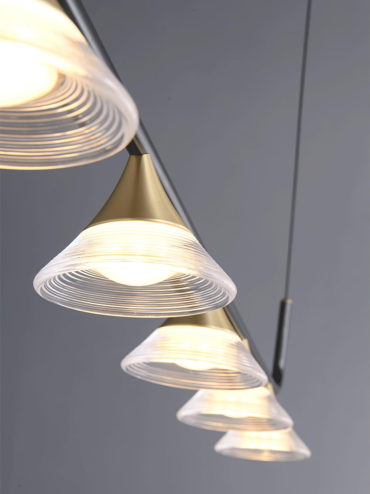 Auranielle Mid-Century Moderne hanglamp van messing