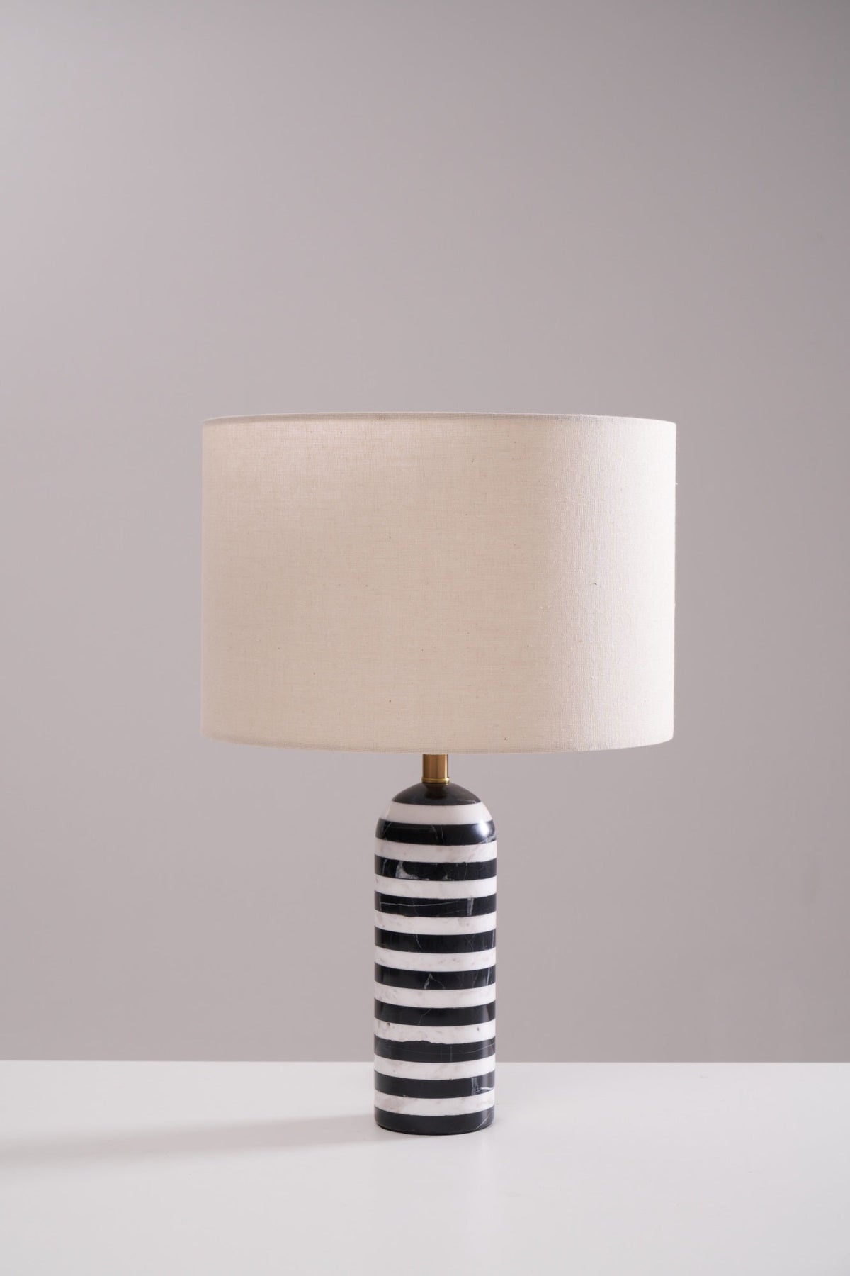 Avery moderne tafellamp