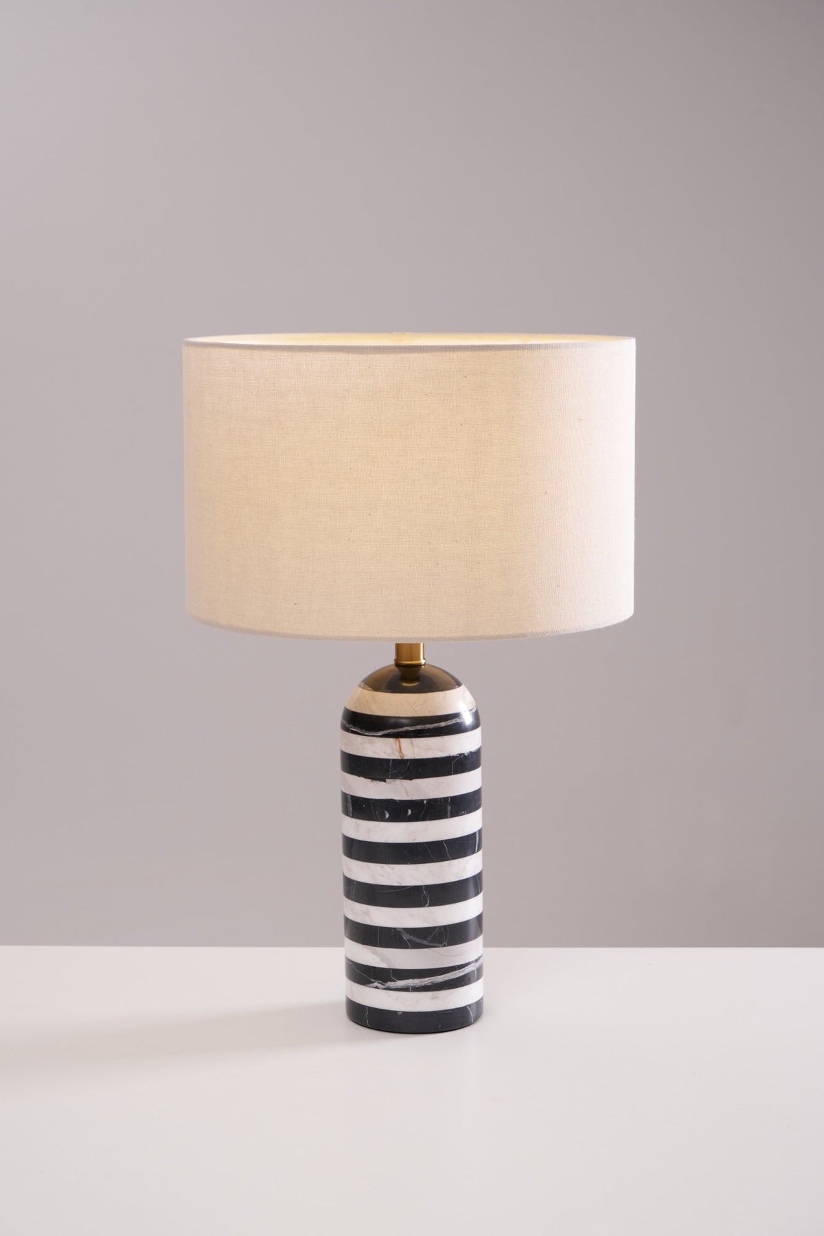 Avery moderne tafellamp