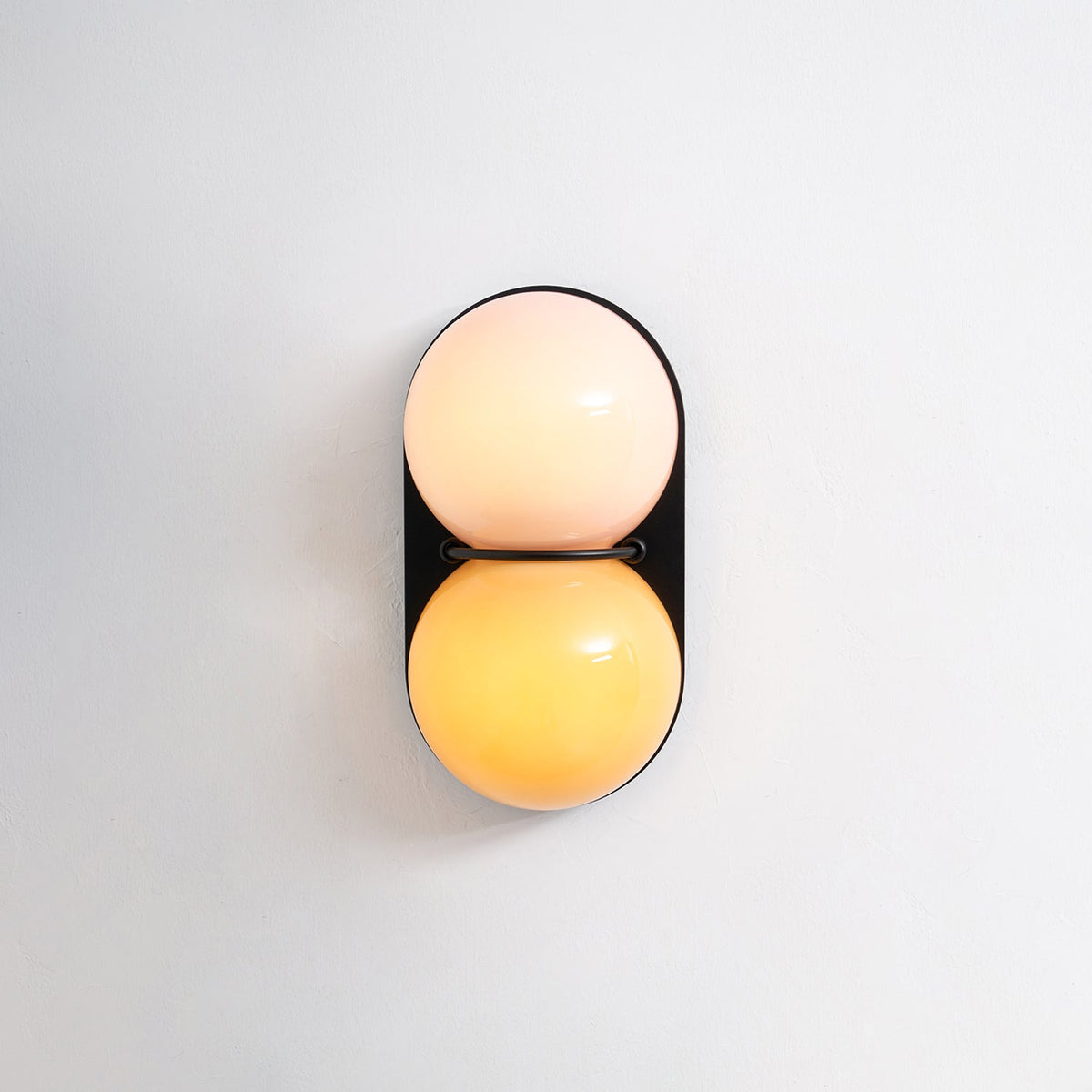 Two bollen wandlamp van glas