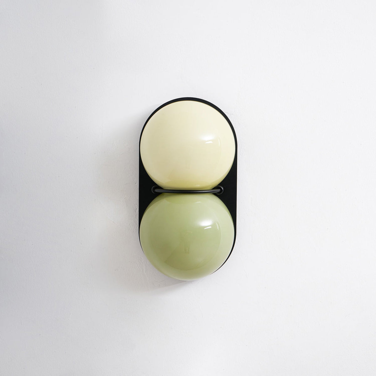 Two bollen wandlamp van glas