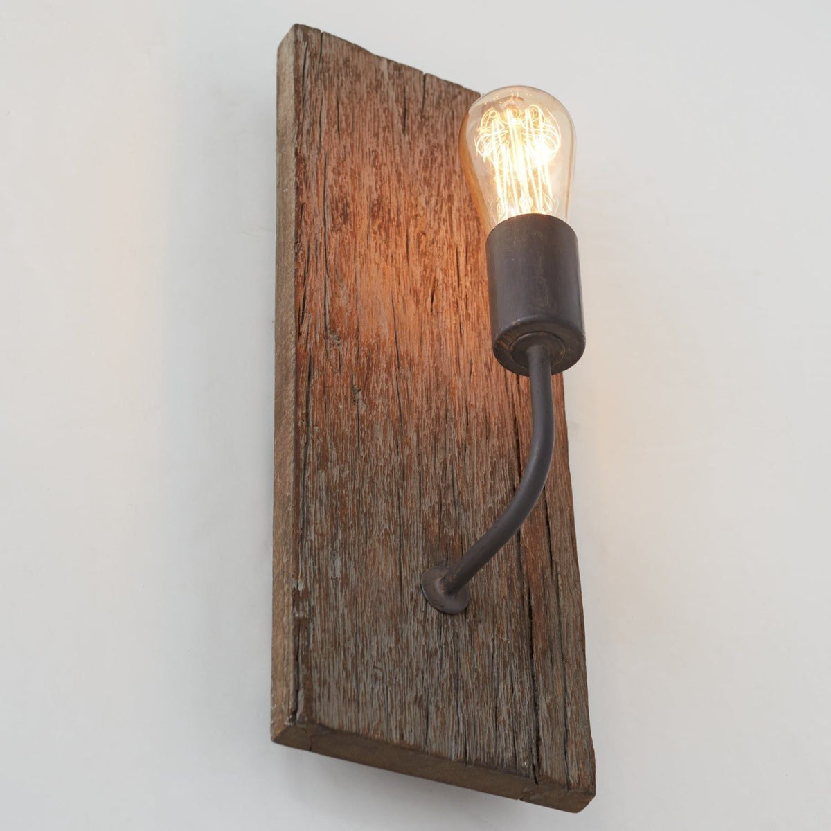 Aveneette wandlamp donker hout