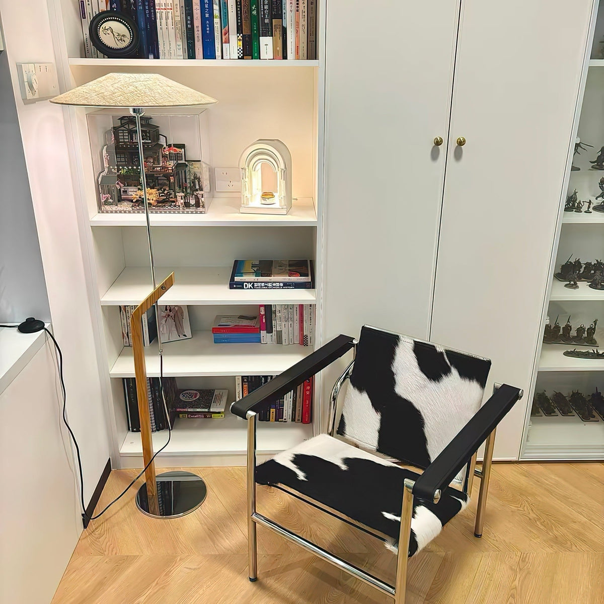 Lumorine Moderne vloerlamp met parapluhoofd in walnootkleur