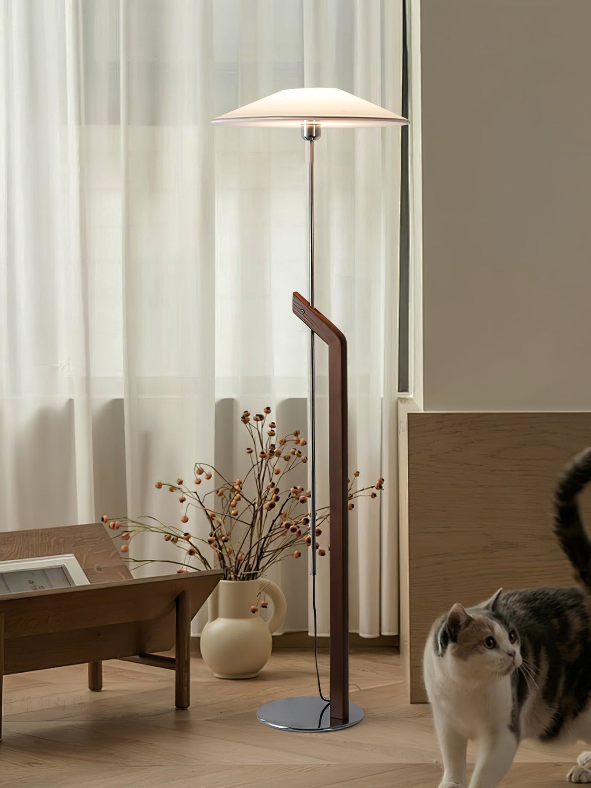 Lumorine Moderne vloerlamp met parapluhoofd in walnootkleur