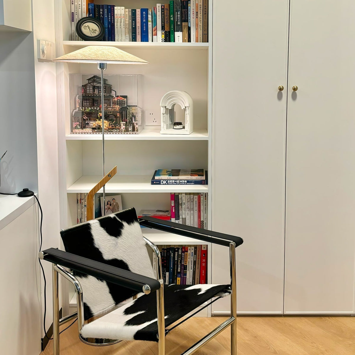 Lumorine Moderne vloerlamp met parapluhoofd in walnootkleur