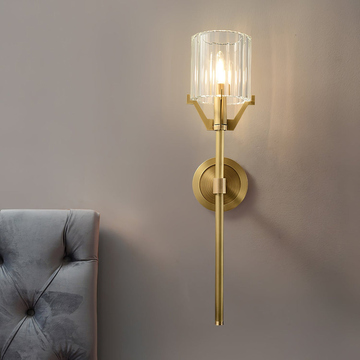 Lostor luxe wandlamp met afwerking en transparante kap