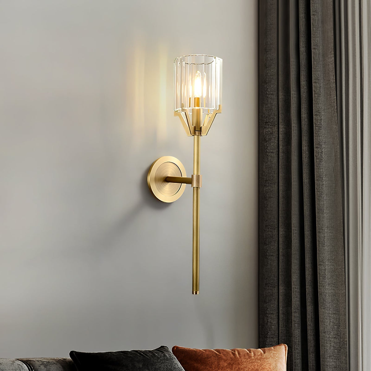 Lostor luxe wandlamp met afwerking en transparante kap