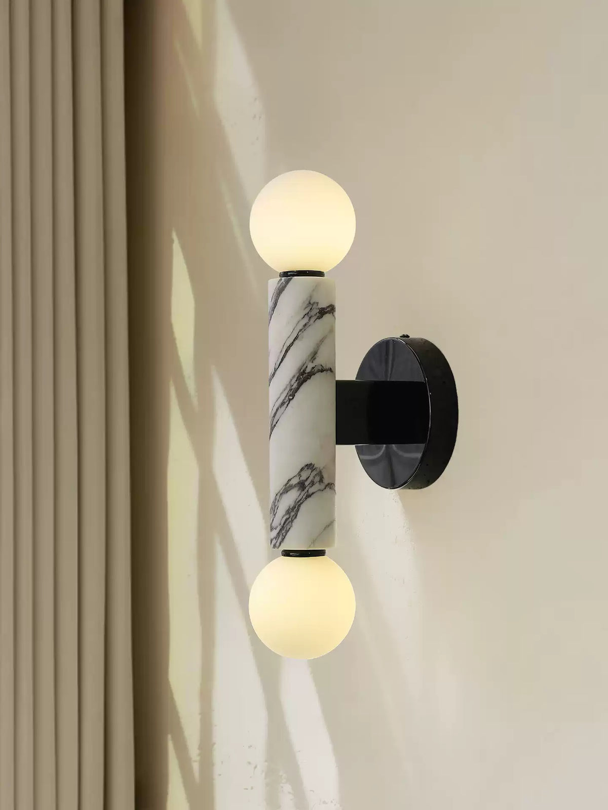 Oreleaine Orb wandlamp