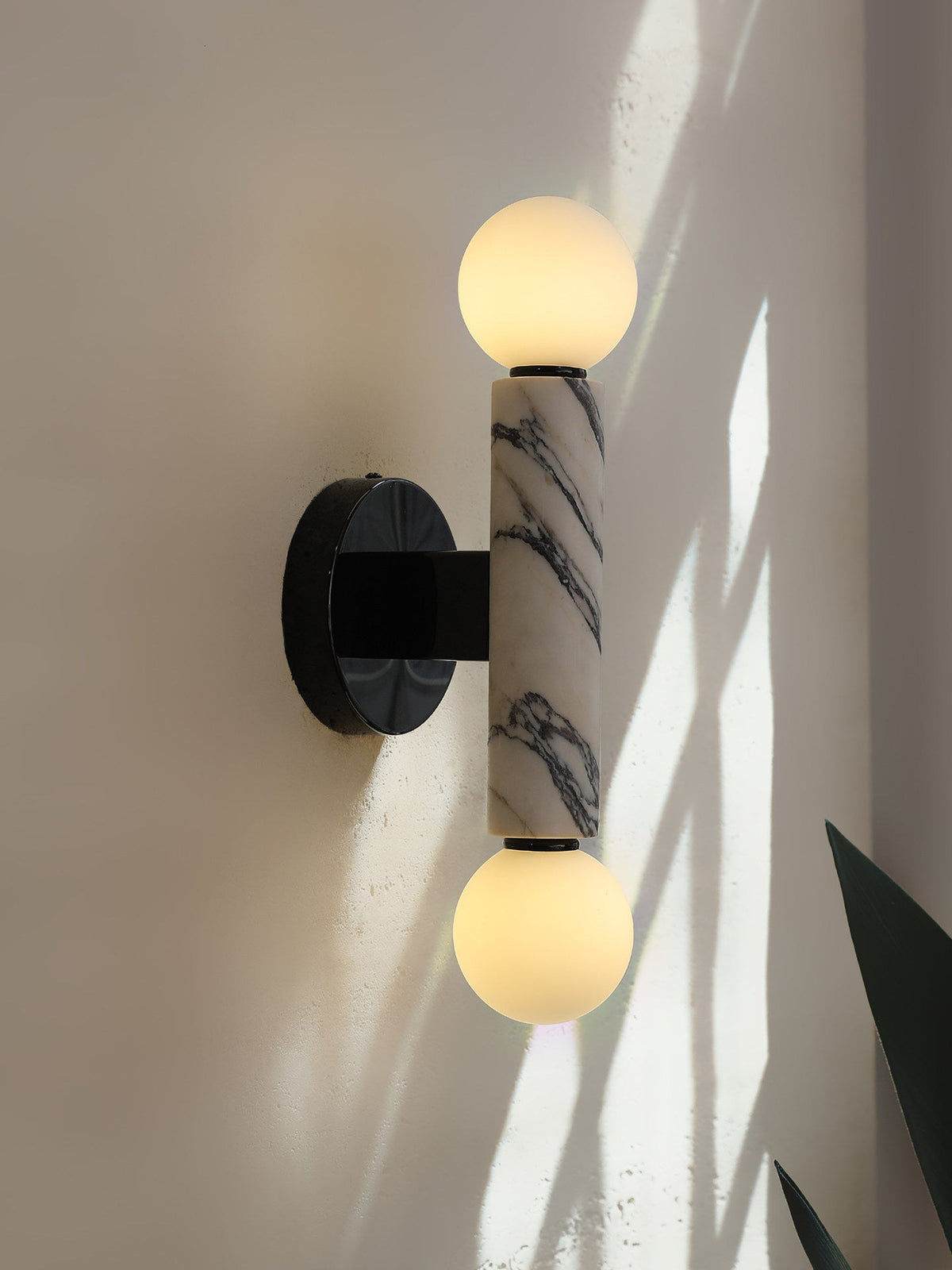 Oreleaine Orb wandlamp
