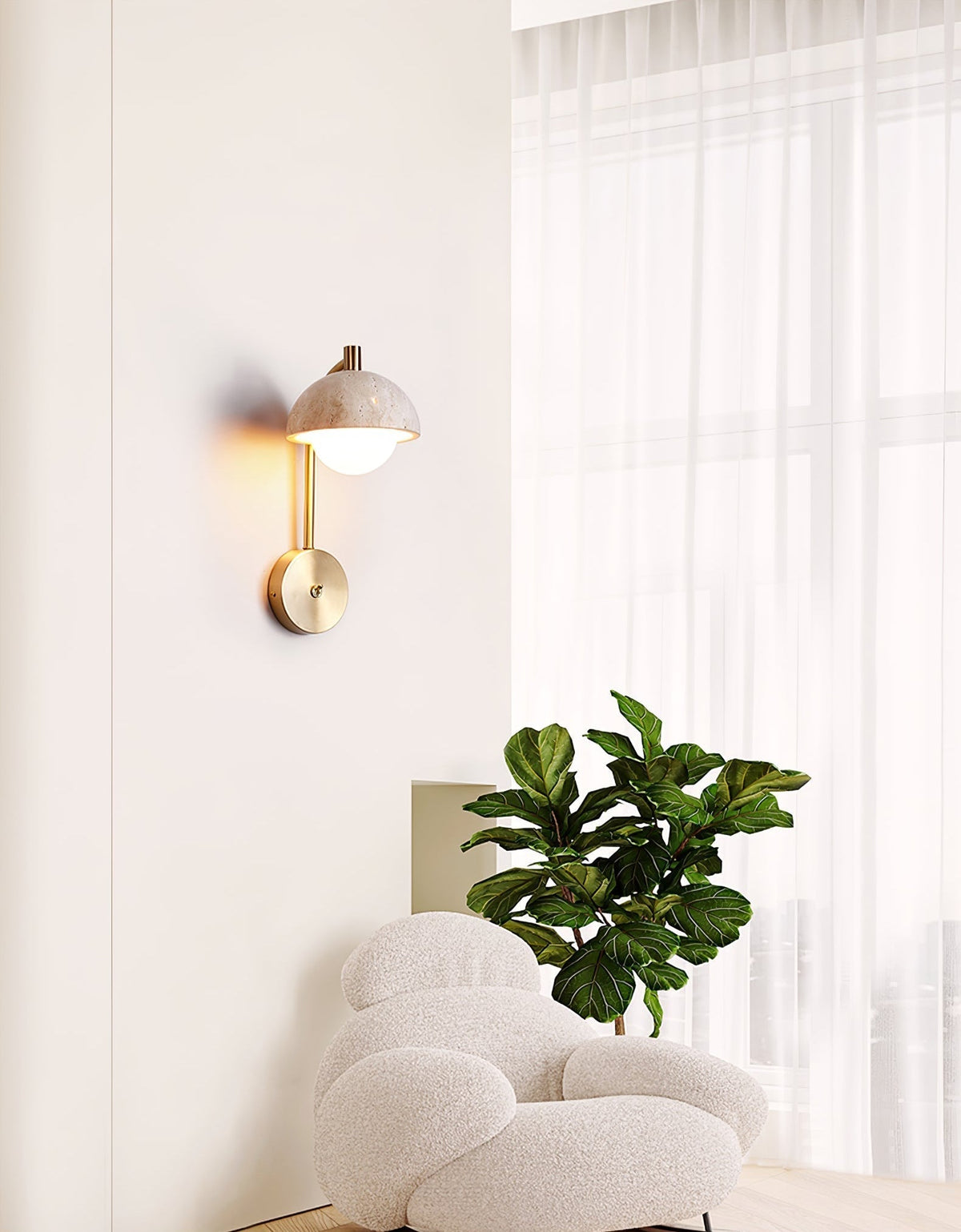 Seraaya wandlamp in geel travertin met goudkleurige afwerking