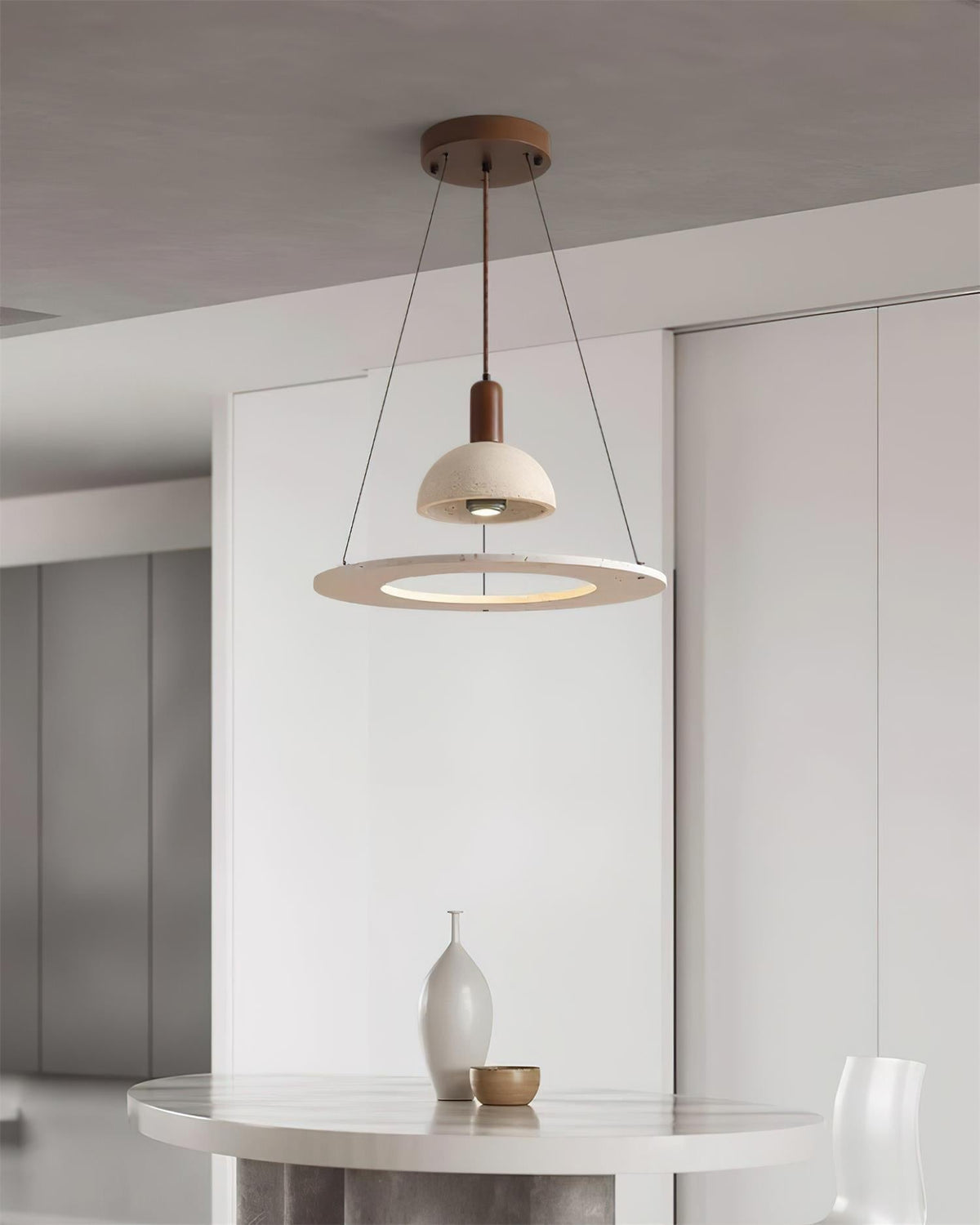 Valenise hanglamp met koepel en ring in travertin