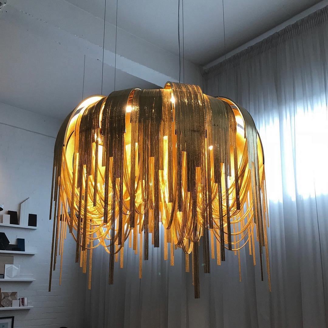 Tarien kroonluchter met gelaagde kettingen in nikklevering luxe