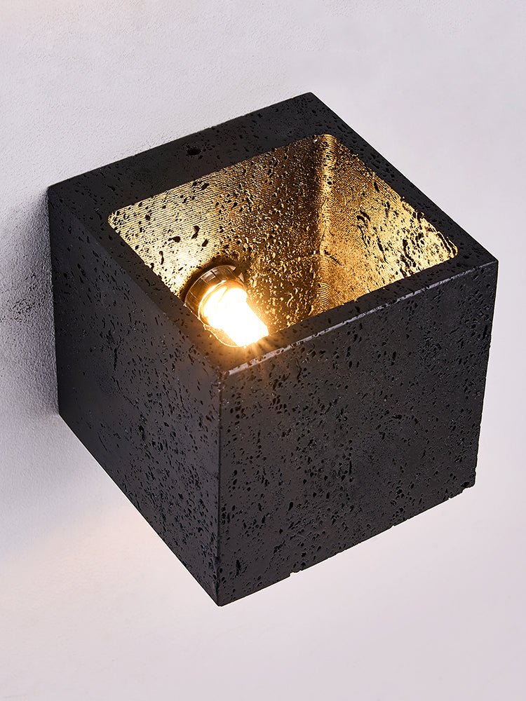 Valeise Kubus Zwart travertin wandlamp