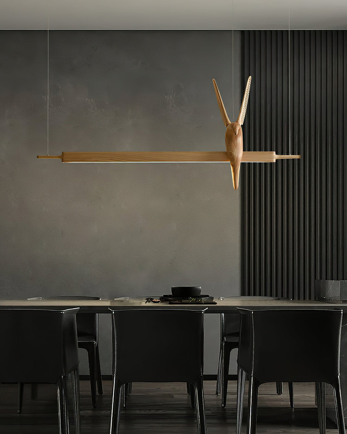 Varinisra sculpturale hanglamp van walnoothout
