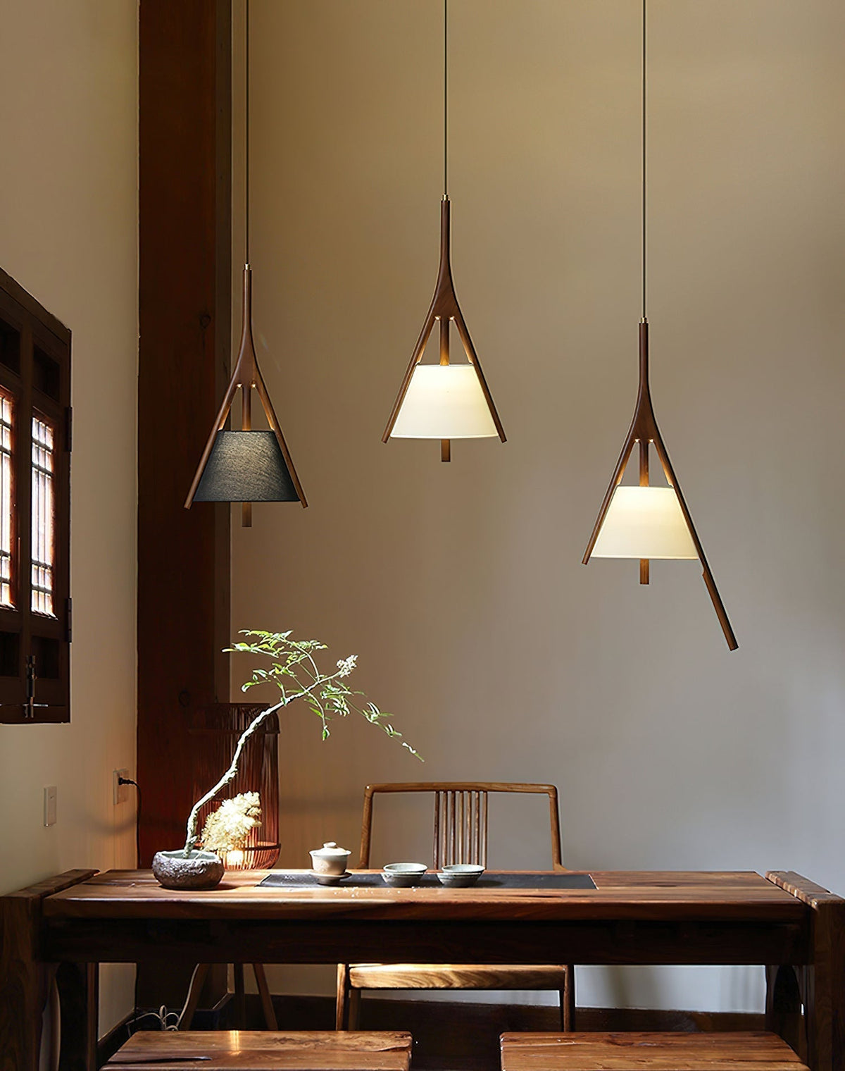 Zovenarae driehoekige hanglamp van walnoothout