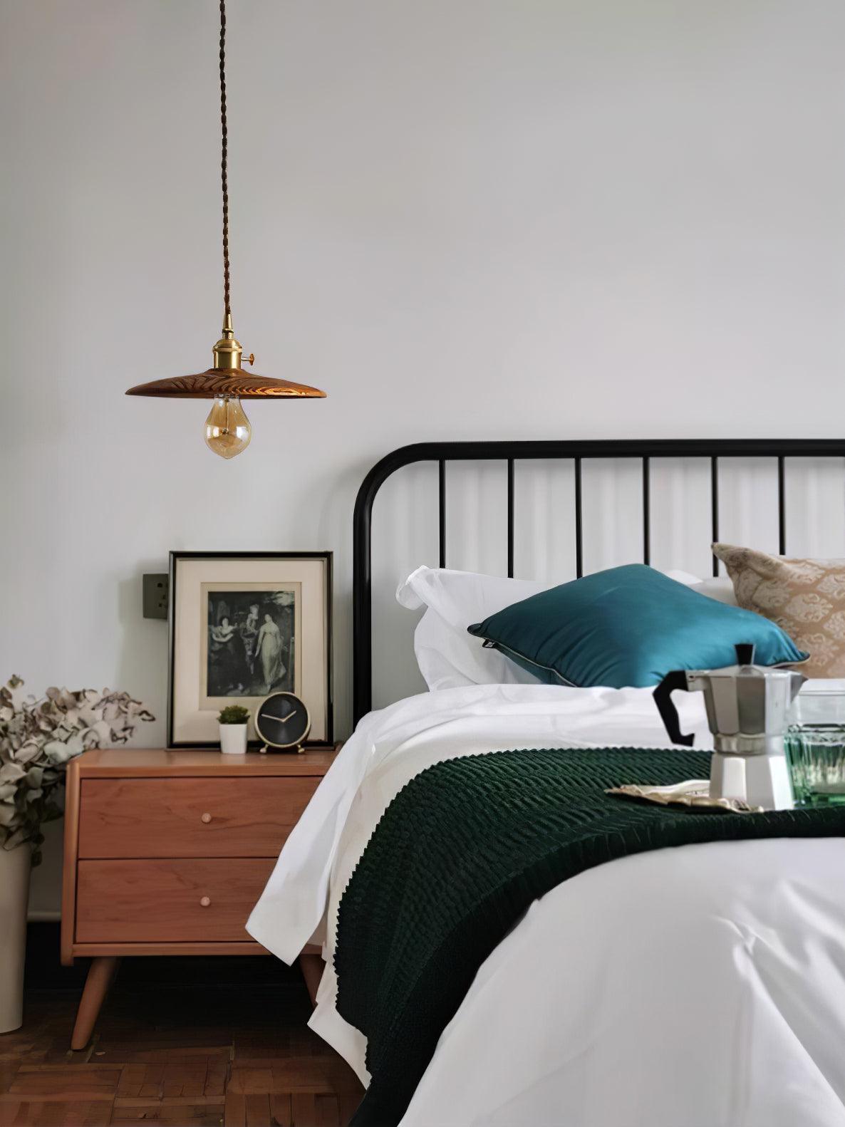 Veldra Retro hanglamp van messing en walnoot
