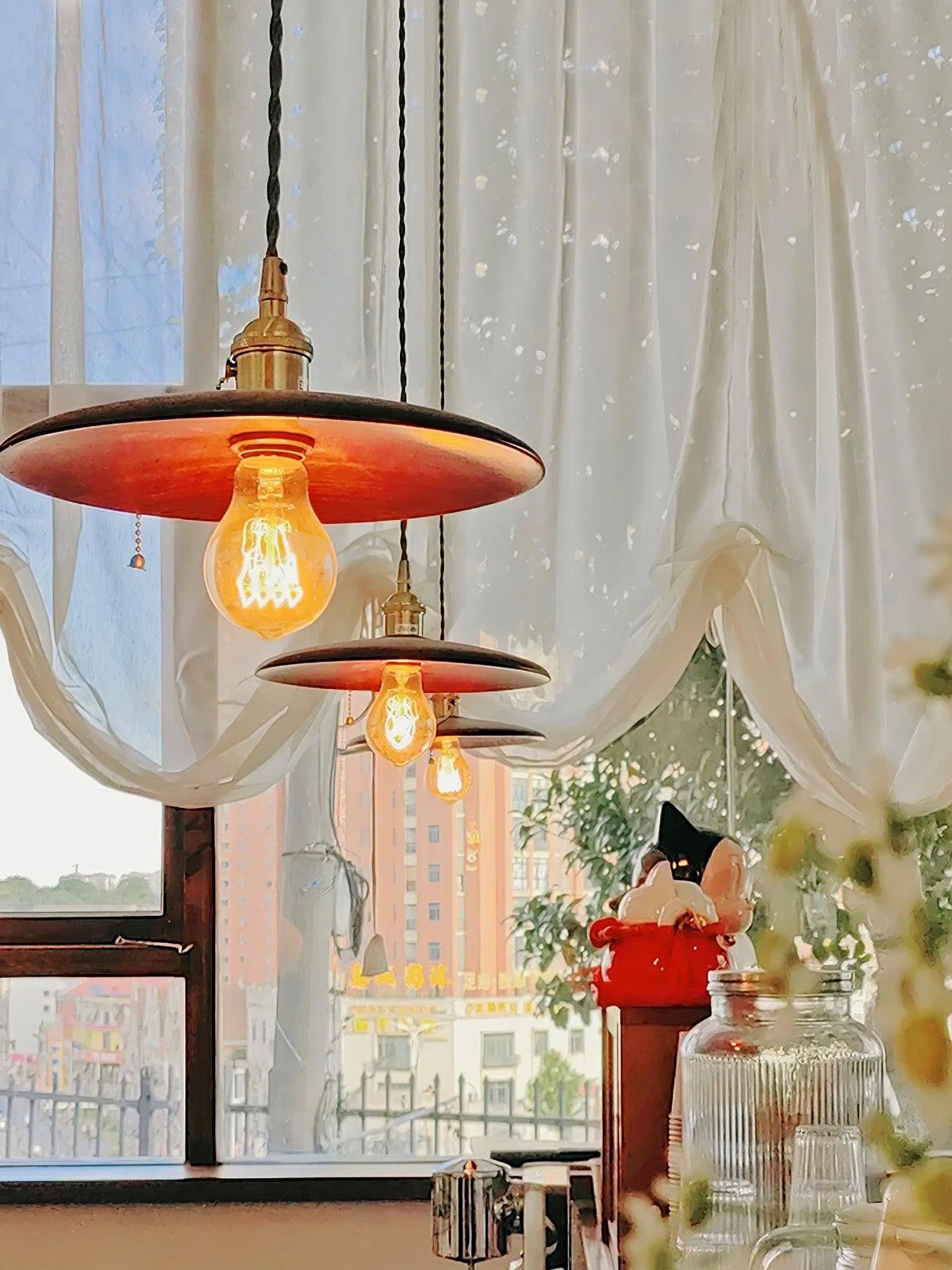 Veldra Retro hanglamp van messing en walnoot