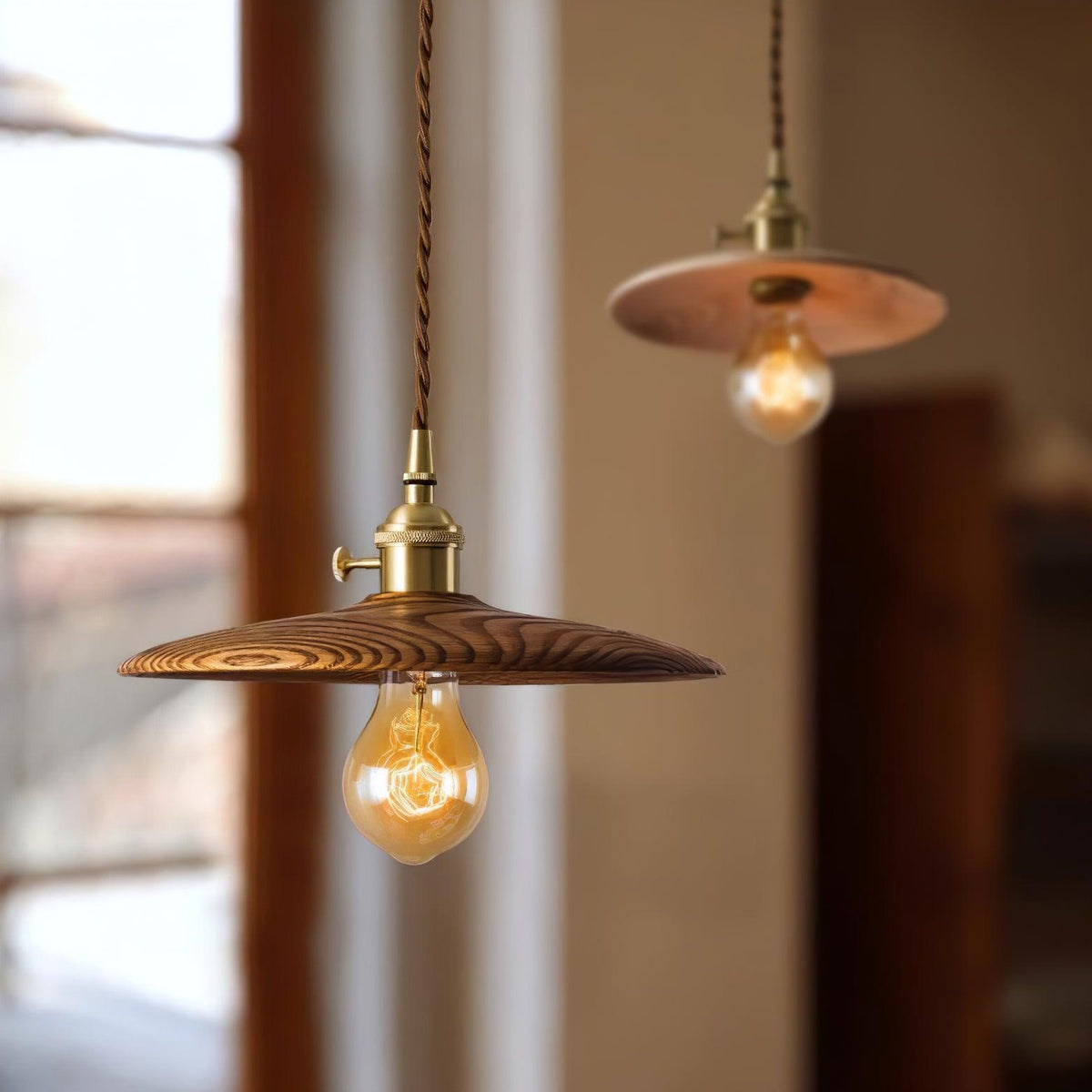 Veldra Retro hanglamp van messing en walnoot