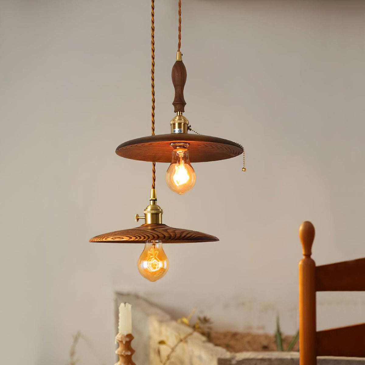 Veldra Retro hanglamp van messing en walnoot