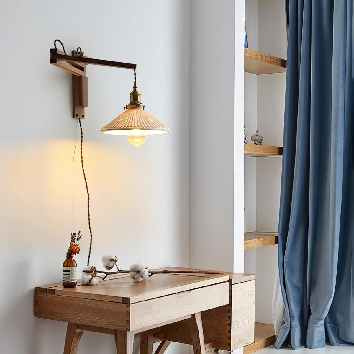 Evin Noordse kunst Swing Arm wandlamp van walnoothout en keramiek