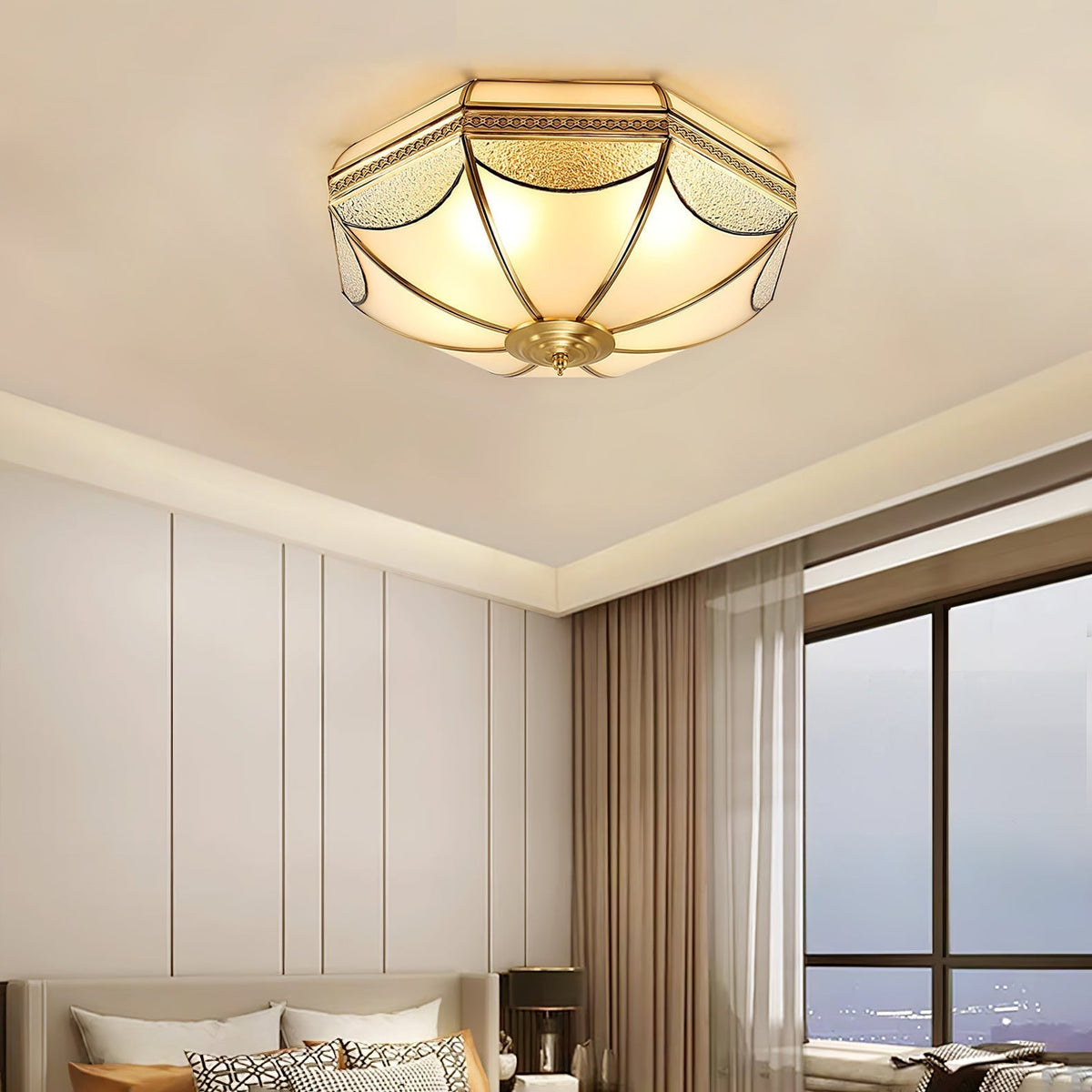 Ellaeara plafondlamp met messing en glas, domevorm