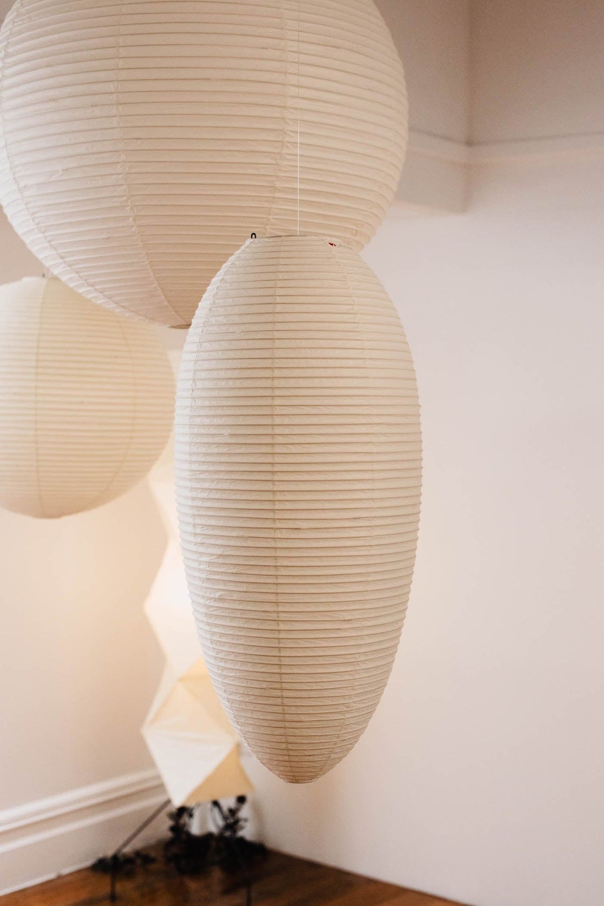 Myraean Moderne minimalistische hanglamp met bamboe en papier in kastanjebruin
