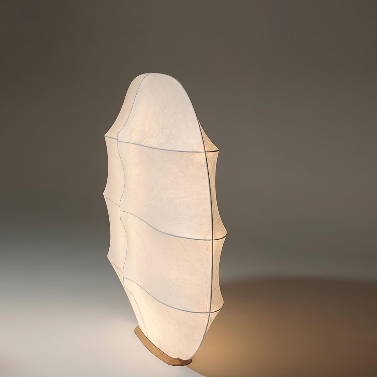 Lylaeos wandlamp met organische vorm in imitatie zijde