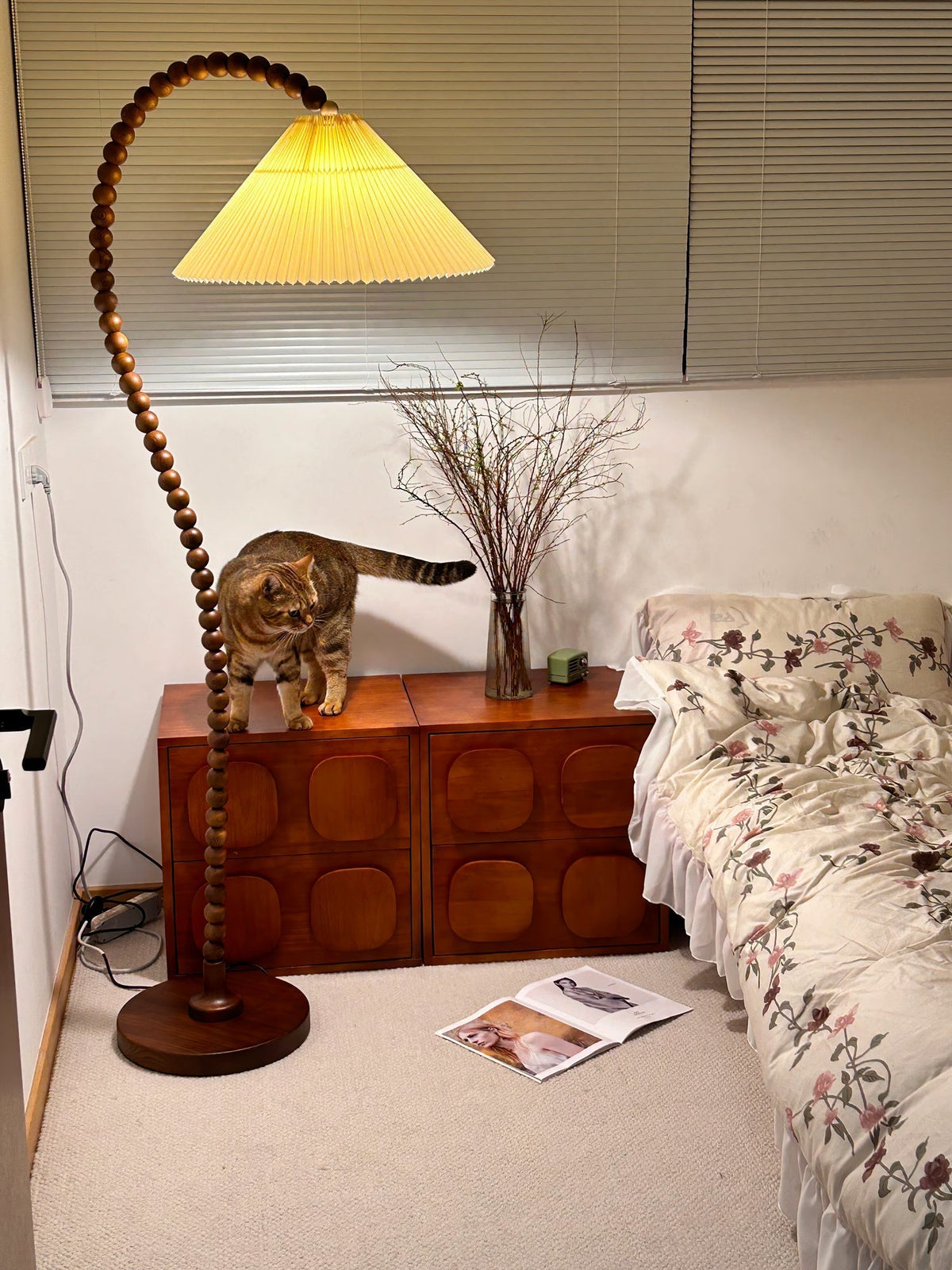Nadia Moderne vloerlamp van walnoothout