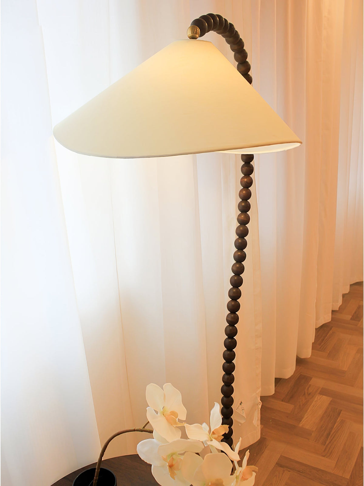 Nadia Moderne vloerlamp van walnoothout