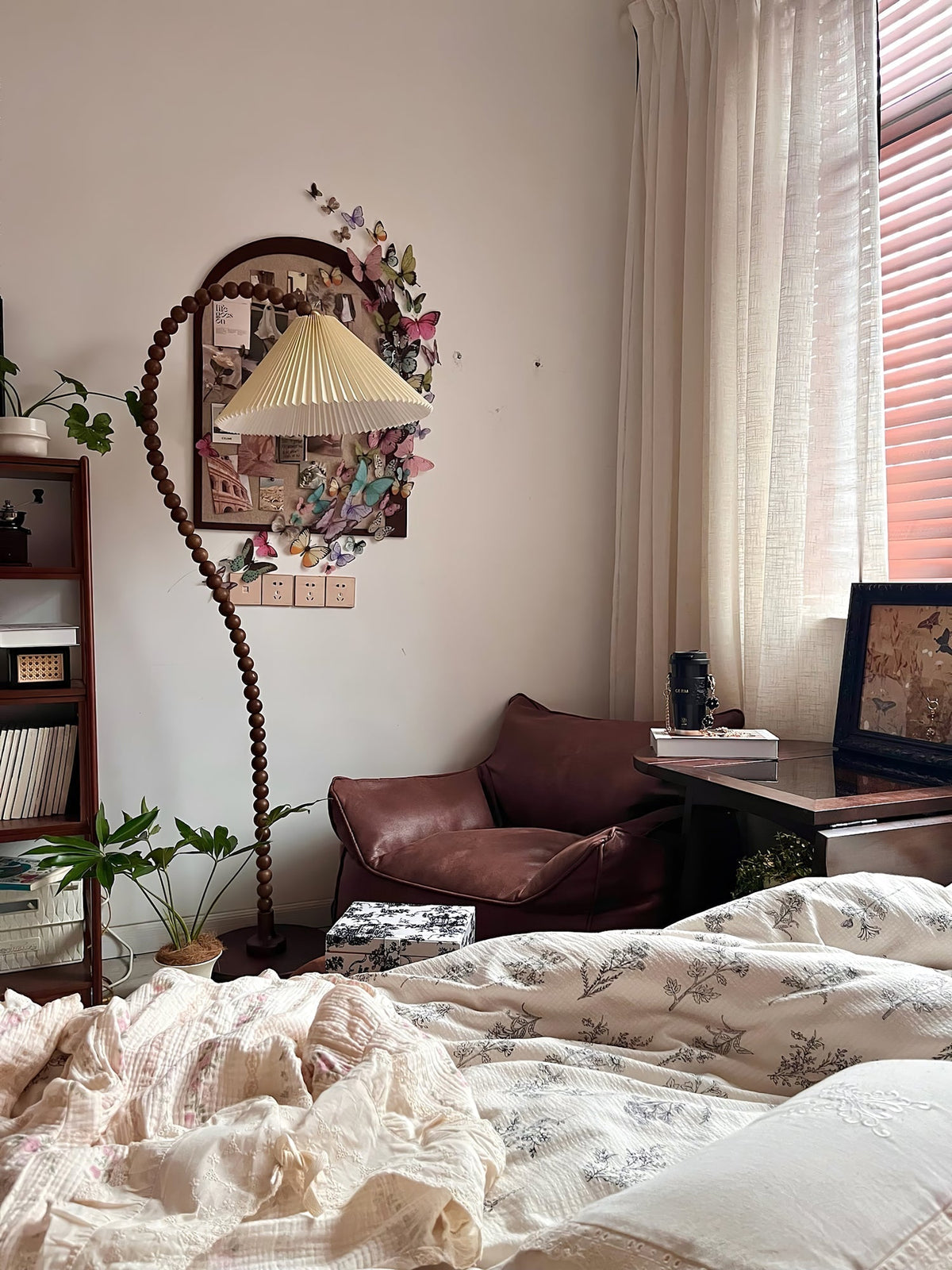 Nadia Moderne vloerlamp van walnoothout