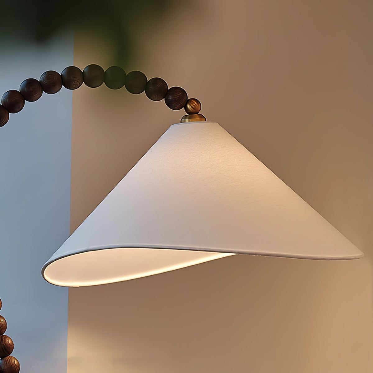 Nadia Moderne vloerlamp van walnoothout
